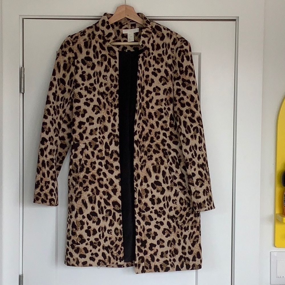 Lite weight Leopard coat!